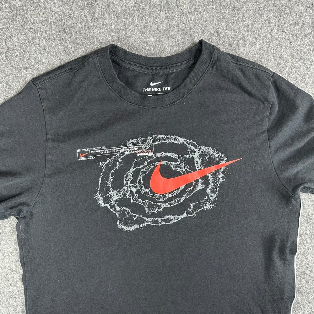 Nike Deep Spaces Graphic T-Shirt Black‎ Red Galaxy Mens Size S